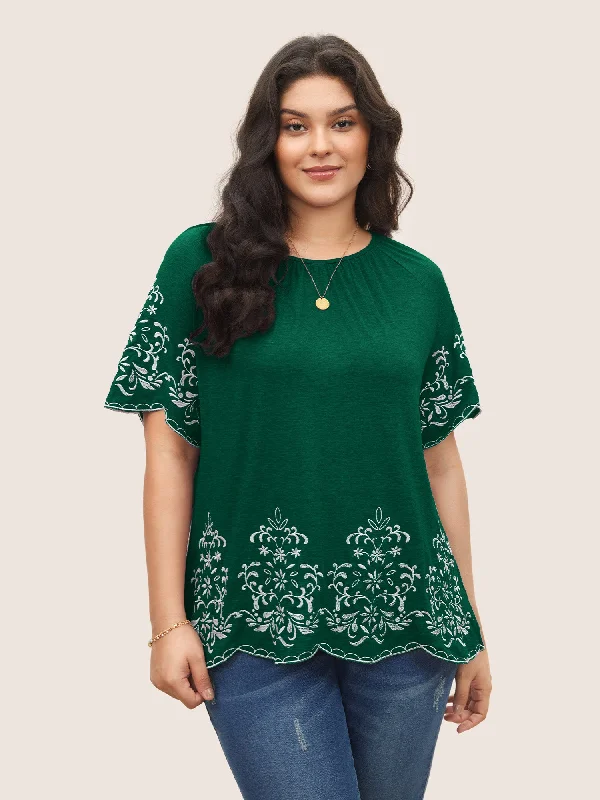 Embroidered Scalloped Trim Gathered T-shirt